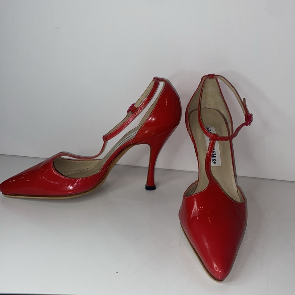 Manolo Blahnik Sexy Red Patent Leather T-Strap Heels to Dance all nite! VGUC 36 - Picture 7 of 15